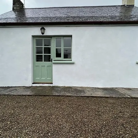 Spacious 4 Bedroom Farmhouse Kilgetty Exterior photo