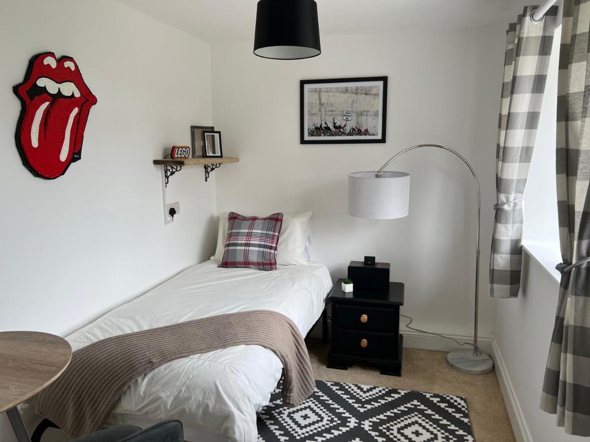 Spacious 4 Bedroom * Kilgetty